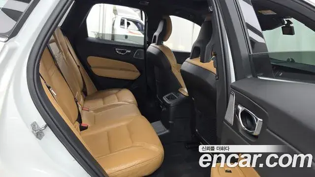 Volvo XC60 2018 — Фото 12/20