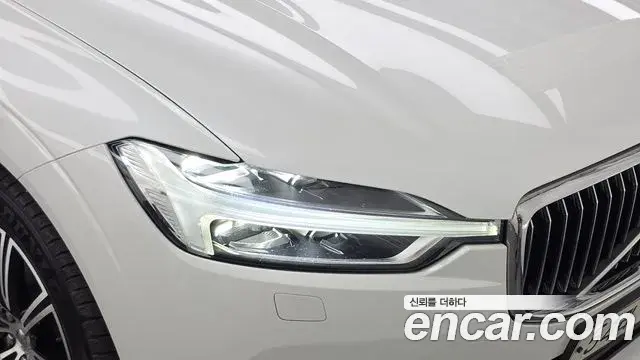 Volvo XC60 2018 — ფოტო 24/33