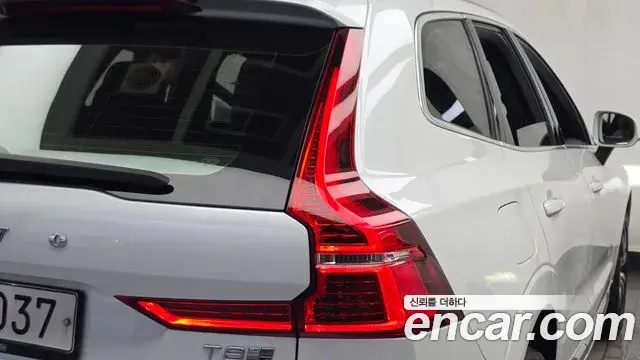 Volvo XC60 2018 — ფოტო 10/33