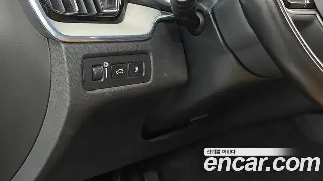 Volvo XC60 2018 — ფოტო 4/33