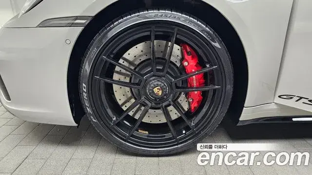 Porsche 911 2022 — ფოტო 26/31