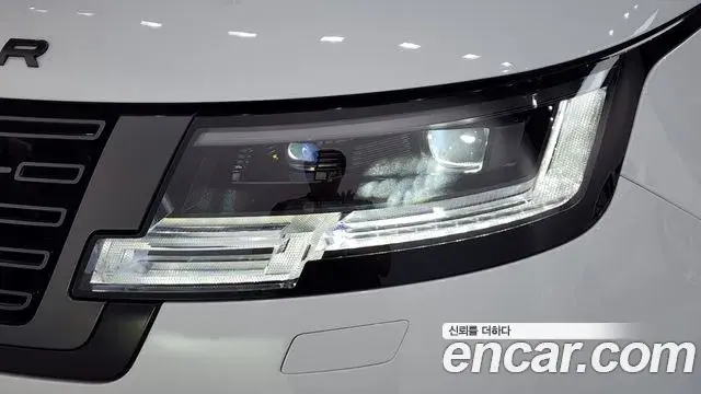 Land Rover Range Rover 2025 — ფოტო 13/41