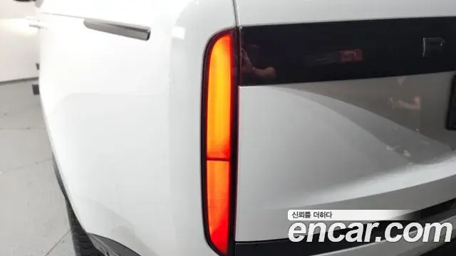 Land Rover Range Rover 2025 — ფოტო 40/41