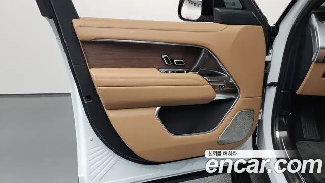 Land Rover Range Rover 2025 — ფოტო 21/41