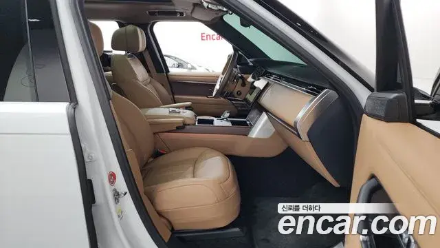 Land Rover Range Rover 2025 — ფოტო 37/41