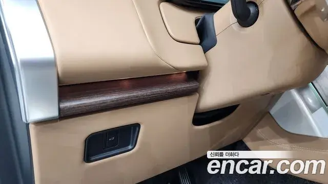 Land Rover Range Rover 2025 — ფოტო 7/41