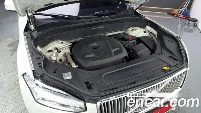 Volvo XC90 2019 — ფოტო 15/35