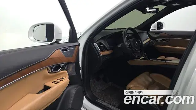 Volvo XC90 2019 — ფოტო 12/35