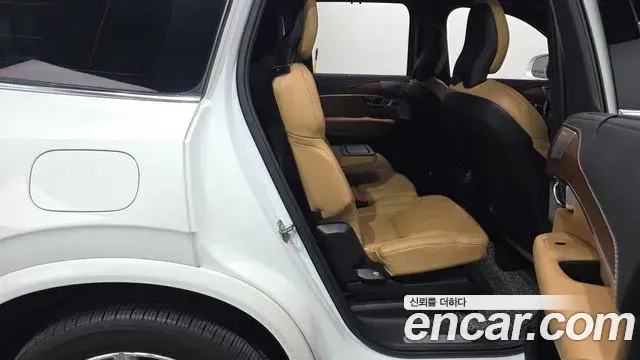 Volvo XC90 2019 — ფოტო 17/35