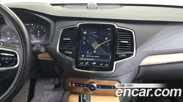 Volvo XC90 2019 — ფოტო 22/35