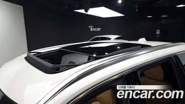 Volvo XC90 2019 — ფოტო 31/35
