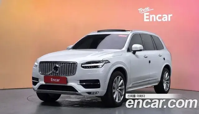 Volvo XC90 2019 — ფოტო 14/35