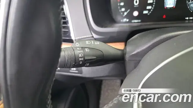 Volvo XC90 2019 — ფოტო 6/35
