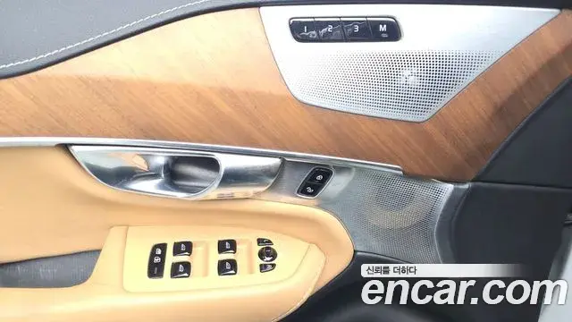 Volvo XC90 2019 — ფოტო 2/35
