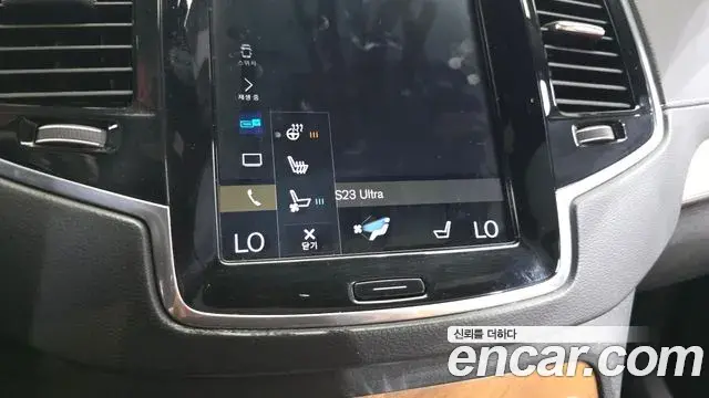 Volvo XC90 2019 — ფოტო 19/35