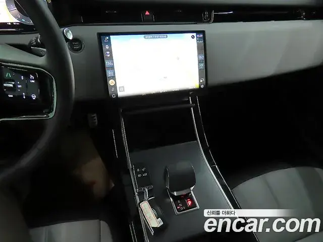 Land Rover Range Rover Evoque 2025 — Фото 12/20