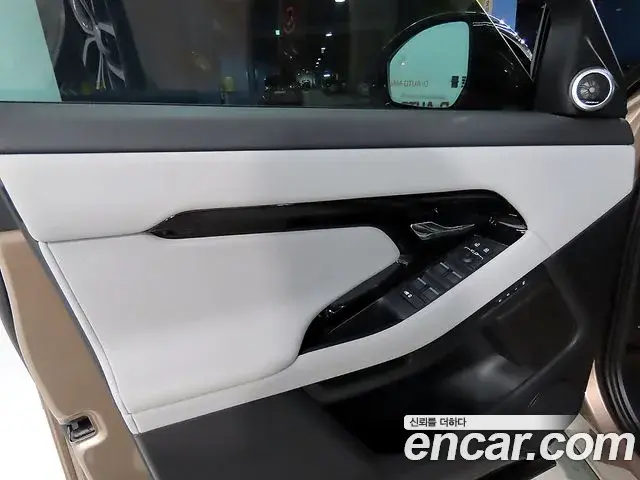 Land Rover Range Rover Evoque 2025 — Фото 15/20
