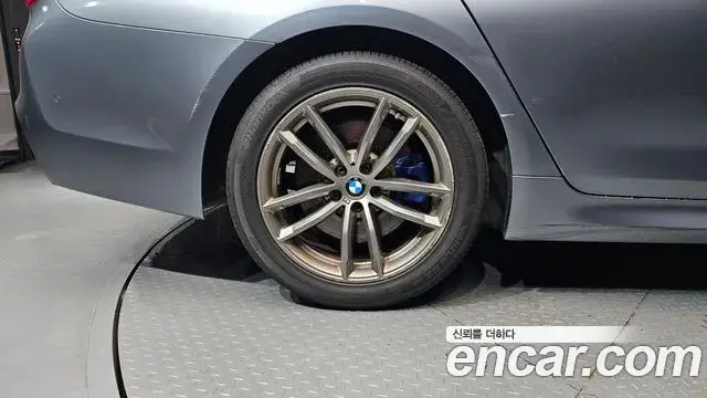 BMW 5 Series 2018 — ფოტო 11/20