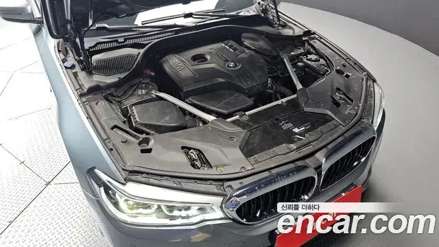 BMW 5 Series 2018 — ფოტო 20/20