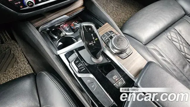 BMW 5 Series 2018 — ფოტო 17/20