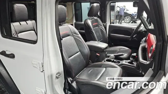 Jeep Wrangler 2019 — ფოტო 4/33