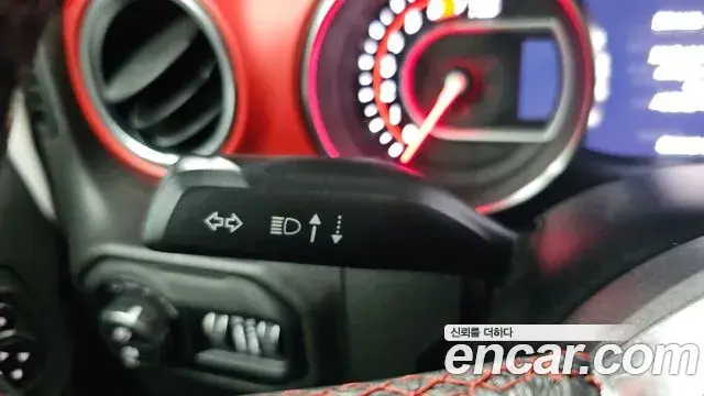 Jeep Wrangler 2019 — ფოტო 32/33
