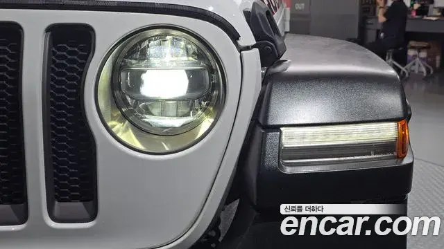 Jeep Wrangler 2019 — ფოტო 24/33