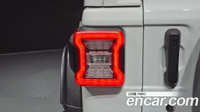 Jeep Wrangler 2019 — ფოტო 20/33