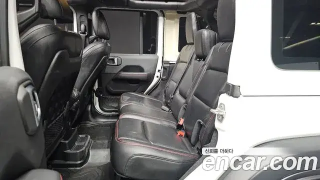 Jeep Wrangler 2019 — ფოტო 33/33