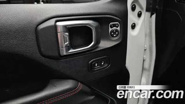 Jeep Wrangler 2019 — ფოტო 29/33