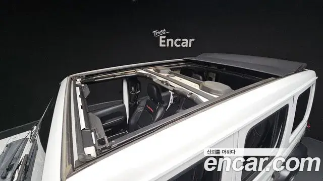 Jeep Wrangler 2019 — ფოტო 31/33