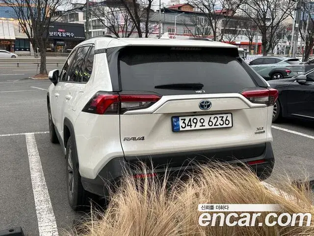 Toyota RAV4 2022 — Photo 1/6