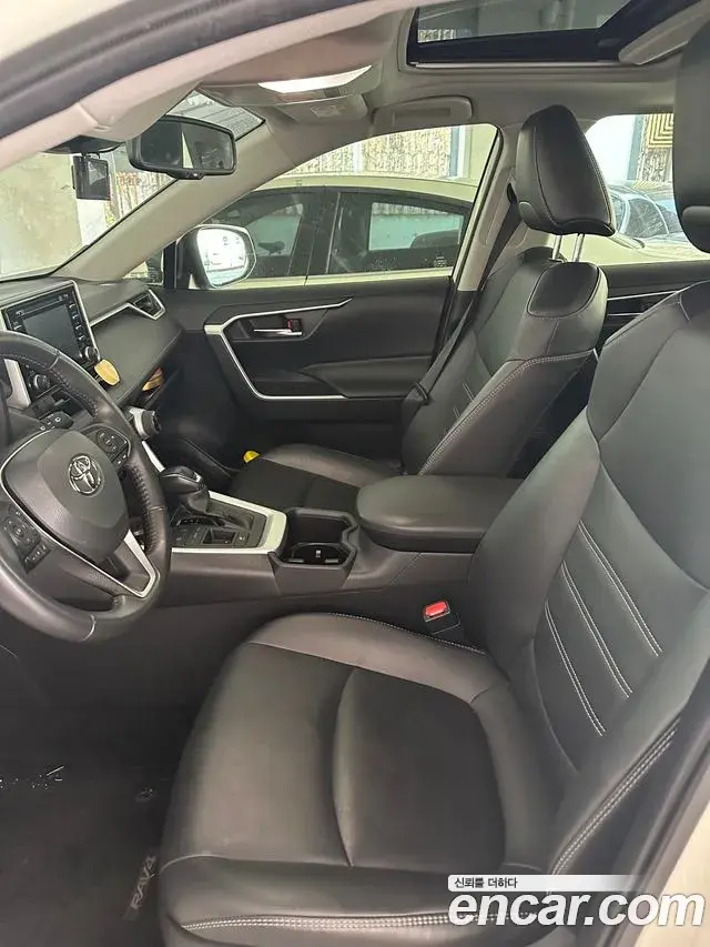 Toyota RAV4 2022 — Photo 5/6