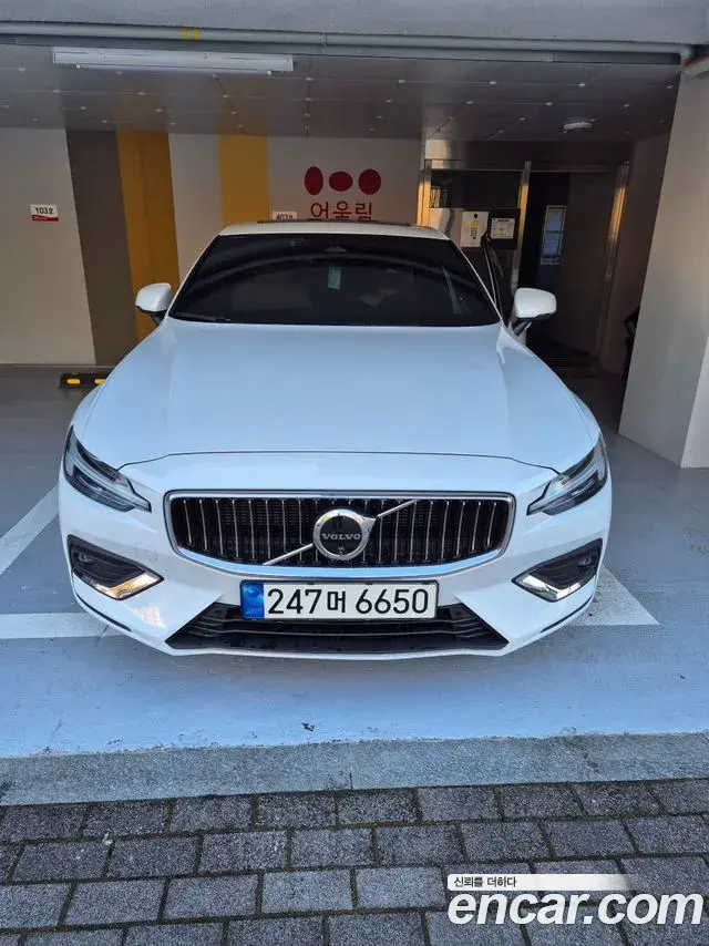 Volvo S60 2023 — ფოტო 2/16