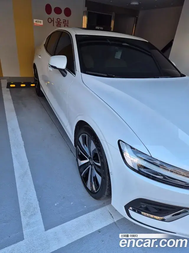 Volvo S60 2023 — ფოტო 14/16