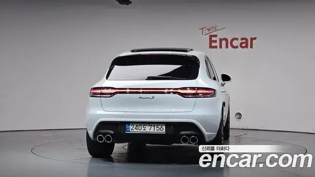 Porsche Macan 2022 — Şəkil 29/35