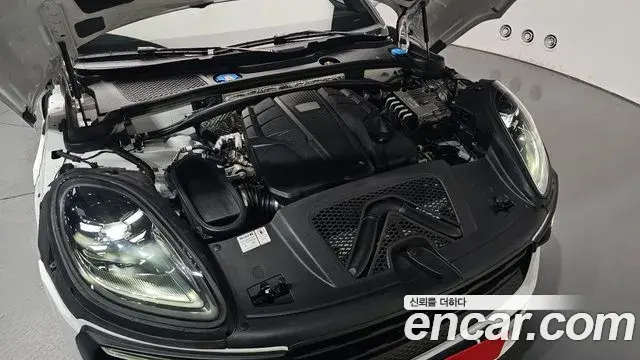 Porsche Macan 2022 — Şəkil 26/35