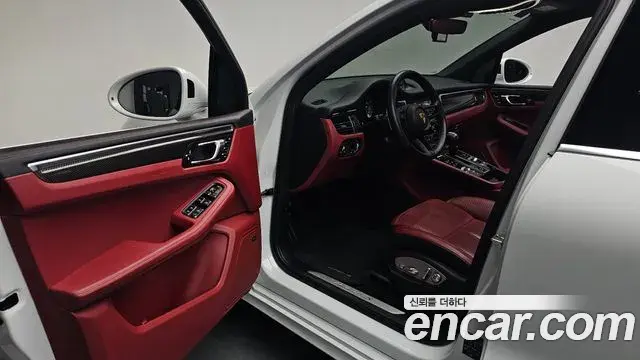 Porsche Macan 2022 — Şəkil 7/35