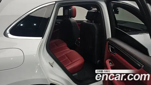 Porsche Macan 2022 — Şəkil 20/35