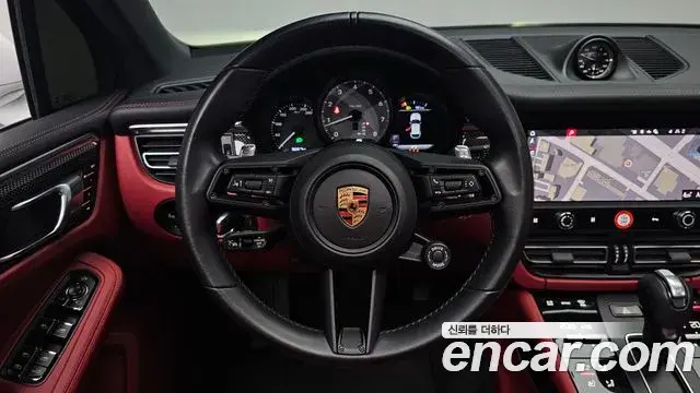 Porsche Macan 2022 — Şəkil 23/35