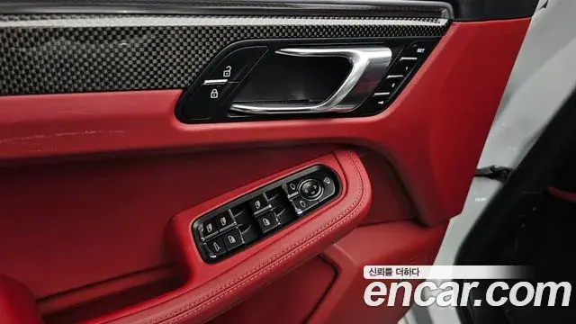 Porsche Macan 2022 — Şəkil 30/35