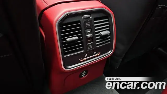 Porsche Macan 2022 — Şəkil 17/35