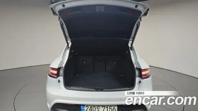 Porsche Macan 2022 — Şəkil 15/35