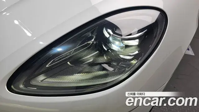 Porsche Macan 2022 — Şəkil 14/35