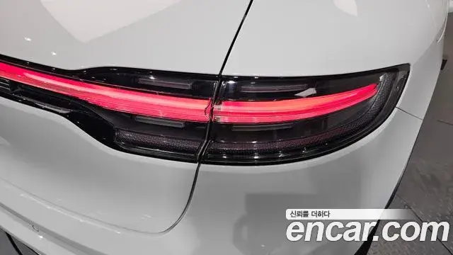 Porsche Macan 2022 — Şəkil 32/35
