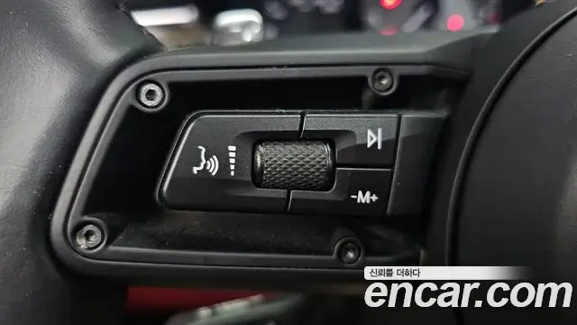Porsche Macan 2022 — Şəkil 34/35