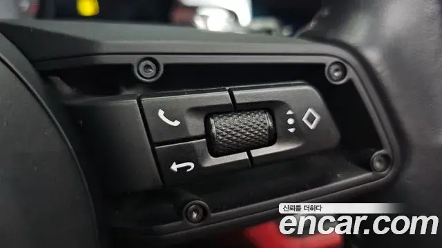Porsche Macan 2022 — Şəkil 28/35