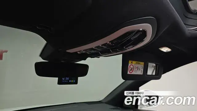 Porsche Macan 2022 — Şəkil 12/35