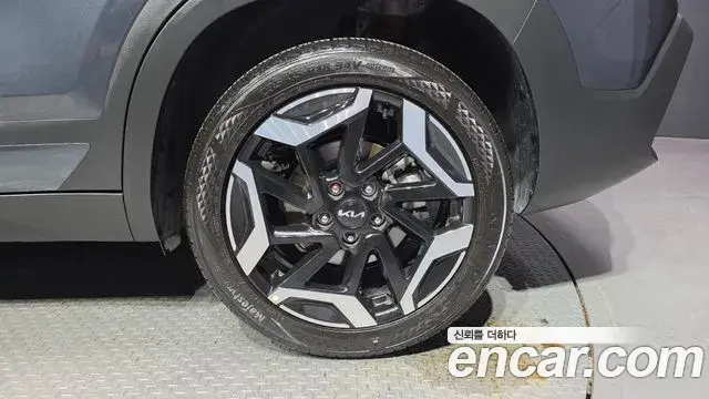 Kia Seltos 2025 — ფოტო 17/32