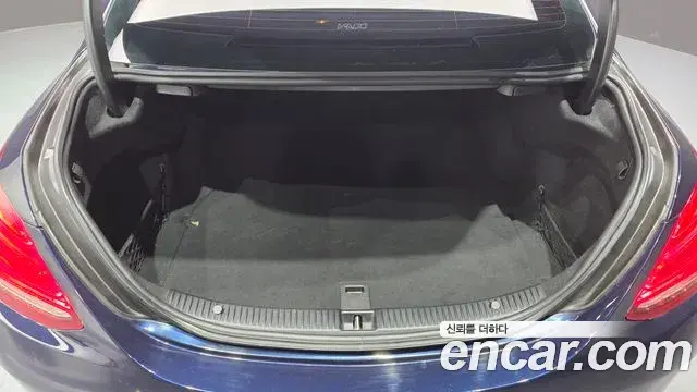 Mercedes-Benz C-Class 2018 — Şəkil 18/20